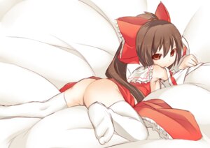 Rating: Questionable Score: 0 Tags: ass bottomless bow brown_eyes brown_hair detached_sleeves feet female female_only footwear hairbow human japanese_clothes long_hair looking_back lying miko no_panties red_eyes reimu_hakurei rule34 shiratama_dango socks solo thighhighs touhou white_legwear white_thighhighs User: bunchy7s